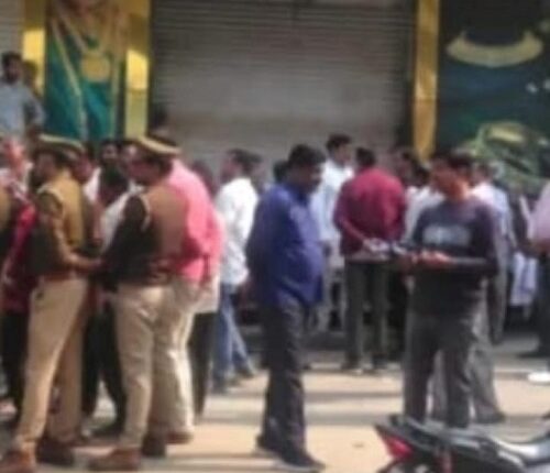 20 lakh stolen in jewelery showroom near Ghatampur Kotwali