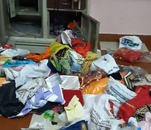 Thieves absconding lakhs of rupees and gold and silver in the locked house of a farmer in village Kahta village late at night