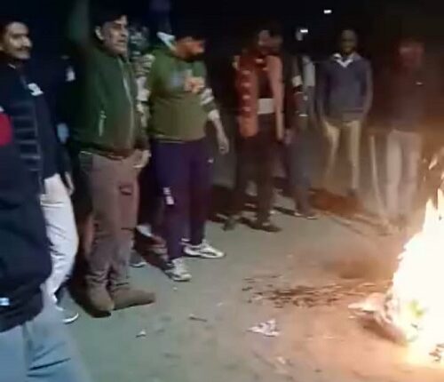 Burning the effigies of Shah Rukh and Deepika Padukone people said insult to Sanatan Dharma will not be tolerated