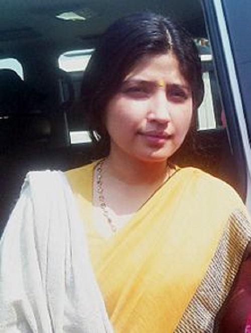Lok Sabha speaker administered oath to Dimple Yadav