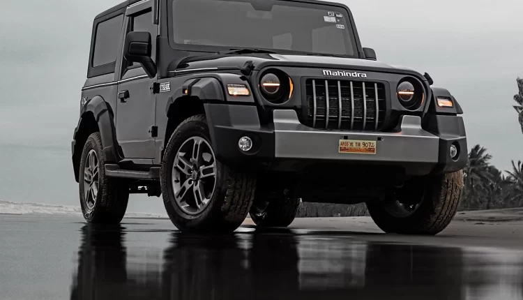 In Zirakpur the incident of theft in broad daylight broke the glass of standing Thar one and a half lakh rupees and pistol were stolen.