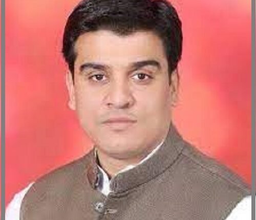 Why was Irfan Solanki signed 1350 times?