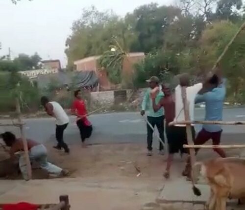 Due to the drain dispute two fiercely lathi poles