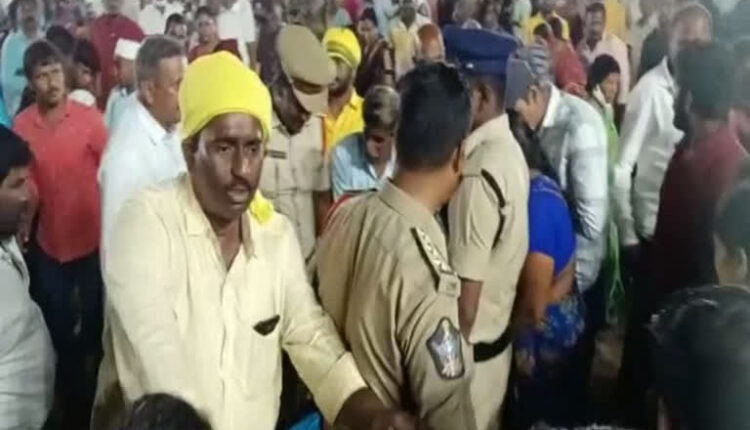 Guntur: Stampede at Chandrababu Naidu's meeting, 3 killed and many injured