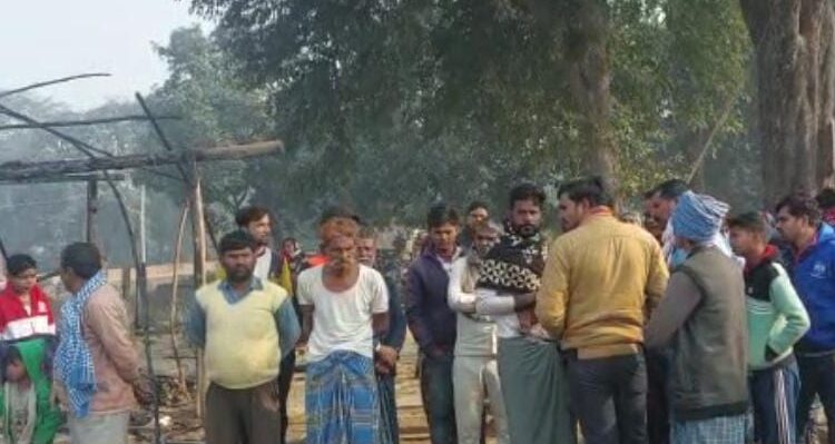 Huts burnt to ashes due to sudden fire.