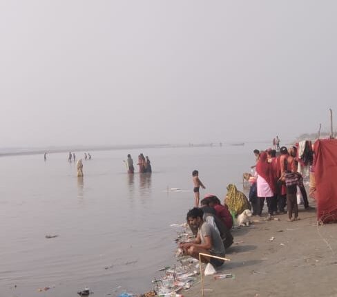 Thousands of devotees took a dip of faith on Mauni Amavasya.