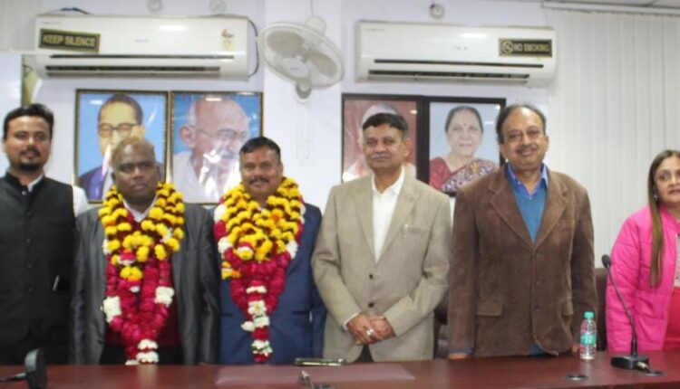 Two employees of Madhyanchal headquarters retired, honored