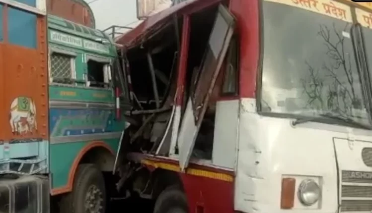 10 people killed in a bus full of servants collided with a truck on the Nashik-Shirdi highway