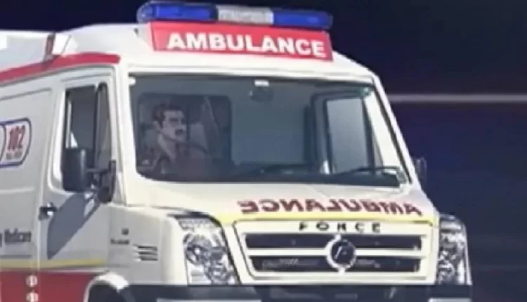 ambulance-carrying-a-patient-from-kanpur-dehat-to-gurugram-was-hit-by-a-car-when-it-slowed-down-on-the-breaker-2-people-injured