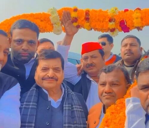 SP welcomed Shivpal Yadav hundreds of SP workers gathered to welcome him on Purvanchal Expressway