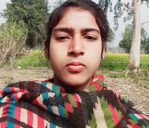 Girl student fell from the roof died during treatment