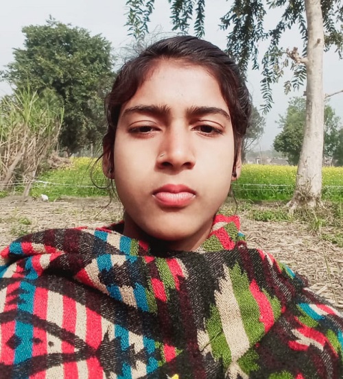 Girl student fell from the roof died during treatment