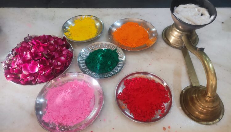 Namami Gange gave a call, play Holi with natural colors
