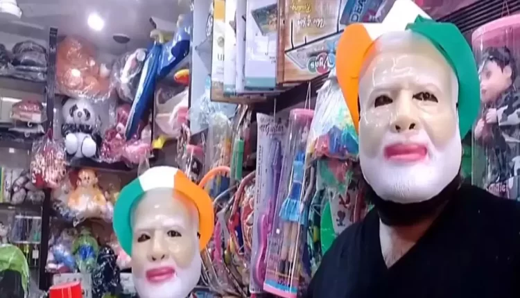 This time masks in the form of PM Modi were sold in large quantities on Holi.