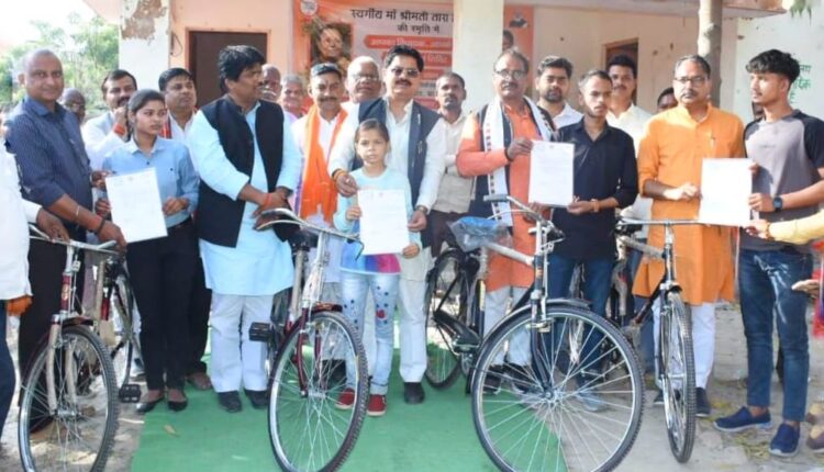 Village-to-village campaign being run by the MLA for the development of Sarojni Nagar area