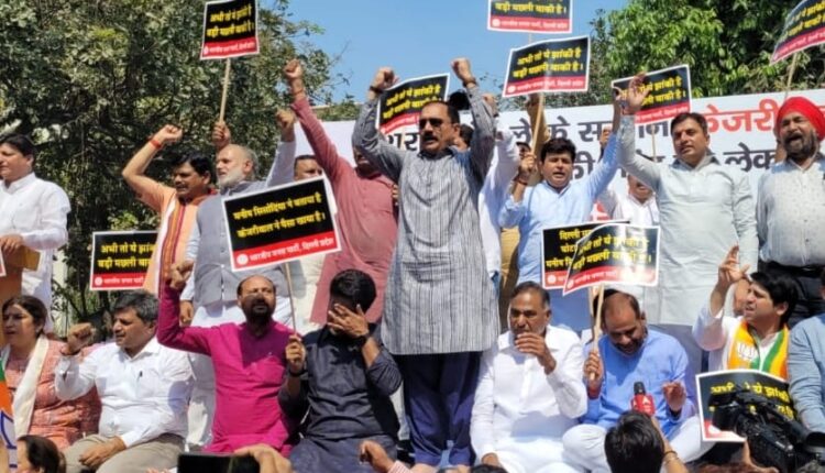 BJP's protest against liquor scam at AAP office