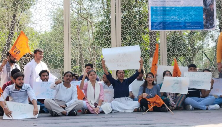 ABVP protests against not getting admission through CUET in Jamia