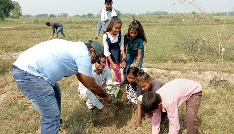 Bhartiyam NGO planted 2200 saplings at Tulsidas birthplace