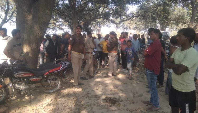 Veeru of Bahalolpur under Kudwar police station of Sultanpur district was found hanging.