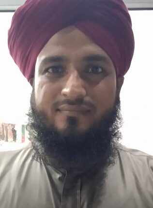 Hafiz and Maulana Moinuddin Qadri completed the Quran Pak.