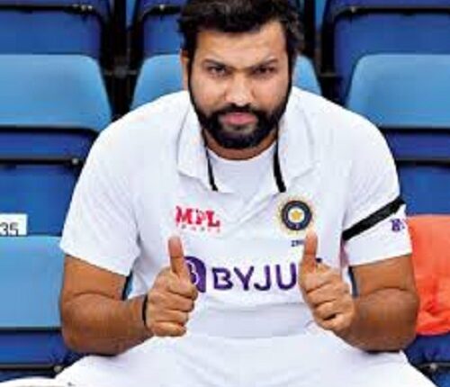 Rohit proposed to a fan during the reception of cricketer Rohit Sharma at the airport