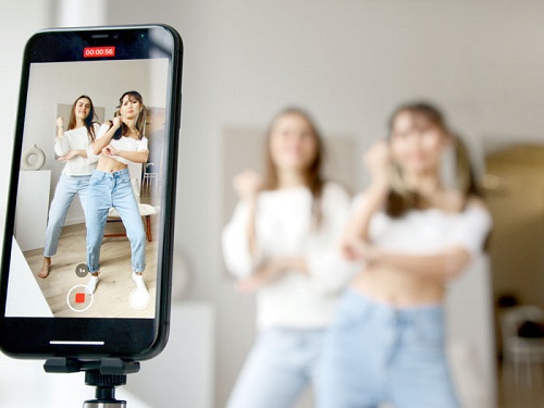 The young man had to make a video in the mall