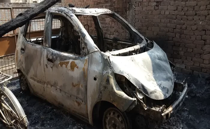 Due to a sudden fierce fire 6 four wheelers and other vehicles were burnt