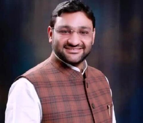 Sudhir Singh Chauhan and 10 other members reached to the MLA for help