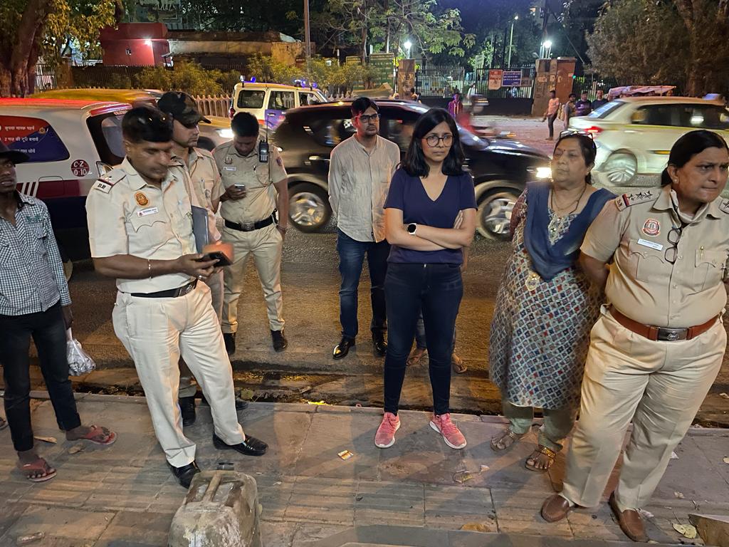 Delhi Women's Commission found 50 liters of acid in Daryaganj's public toilet issued summons to Municipal Corporation