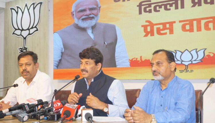 Kejriwal, who talked about 12 lakh jobs, has given only 440 jobs in his rule: Manoj Tiwari