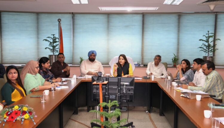 Deputy Commissioner along with councilors should visit the wards and solve the problems of the area on priority basis: Dr Shelly Oberoi