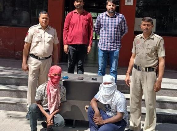 Police Station Dabri arrested two snatchers with three looted mobile phones