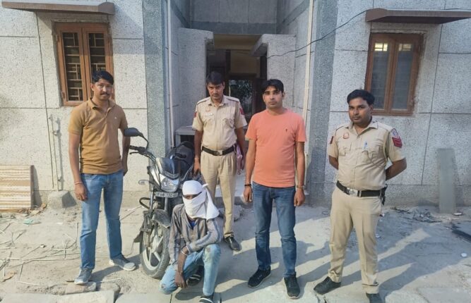 Anti-burglary cell of Dwarka district arrested a snatcher with snatched mobile