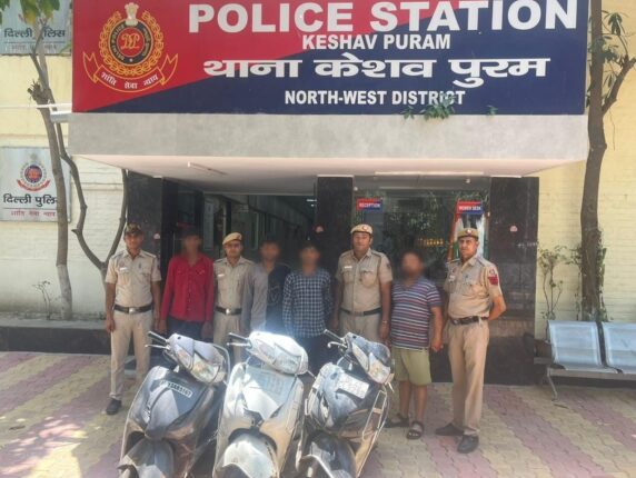 Staff of police station Keshav Puram caught four vehicle thieves, recovered three scooties