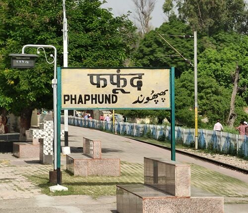 The constable saved the life of a passenger trapped between the train and the platform