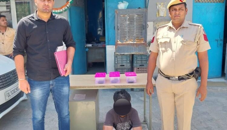 Police Station Bhalswa Dairy arrested one snatcher, recovered three phones
