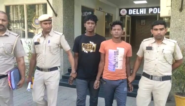Delhi Police arrests two robbers who opened fire on security guards