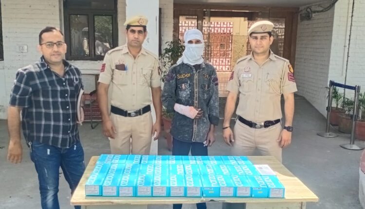 The staff of Thana Sabzi Mandi arrested a receiver with 35 stolen mobiles.