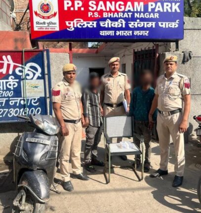 The staff of Thana Bharat Nagar caught two snatchers