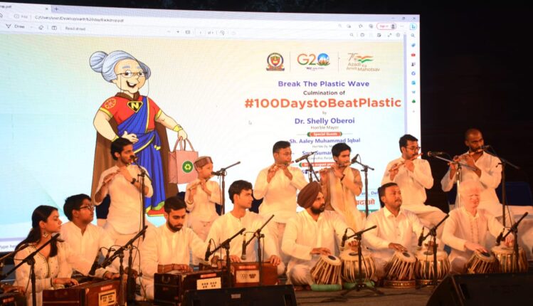 Mayor Dr. Shelly Oberoi concludes 100 days to beat plastic campaign at Bharat Darshan Park