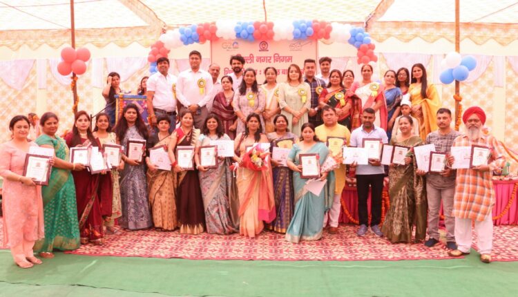 Mayor Shelly Oberoi inaugurates three day science fair of Karol Bagh area