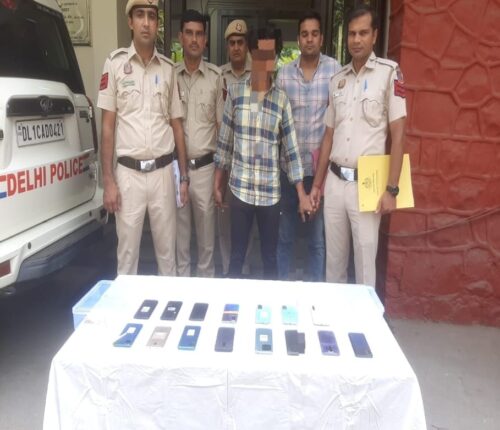 Thief posing as girlfriend to give expensive gifts, lover caught with 15 mobiles