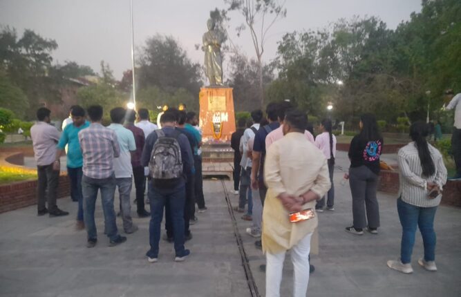 ABVP pays tribute to soldiers killed in Chhattisgarh Naxalite attack in DU