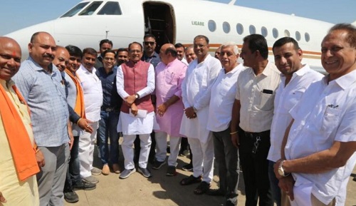 Chief Minister reached Dumna after staying for some time left to attend the Panchkalyanak festival