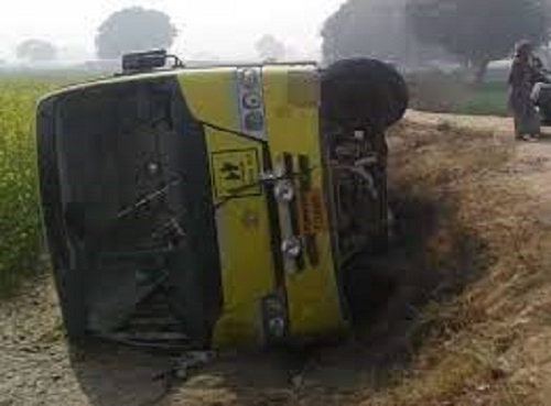 Bus full of passengers overturned to save cyclist