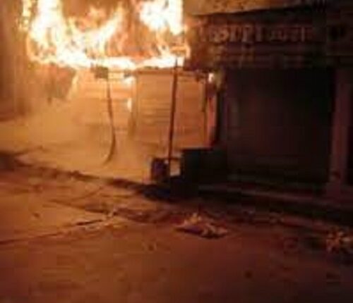 18 carts including 400 cycles were burnt to ashes due to a fierce fire in the shop late at night