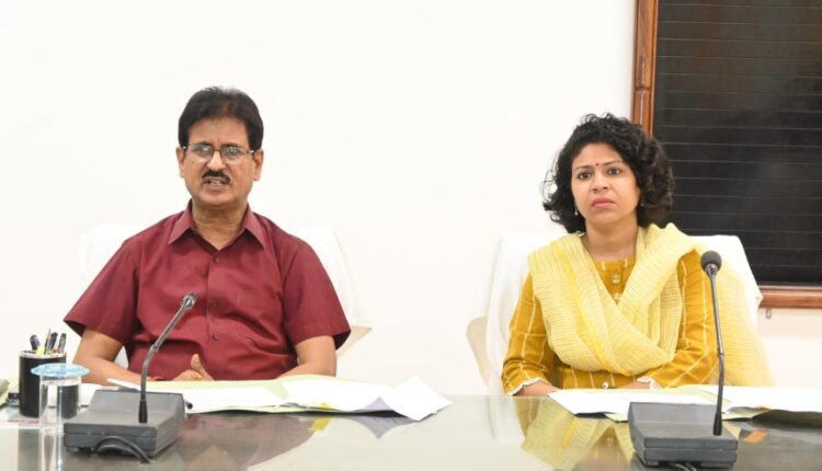 Electricity supply should be made regular in the industrial area: Commissioner RP Singh