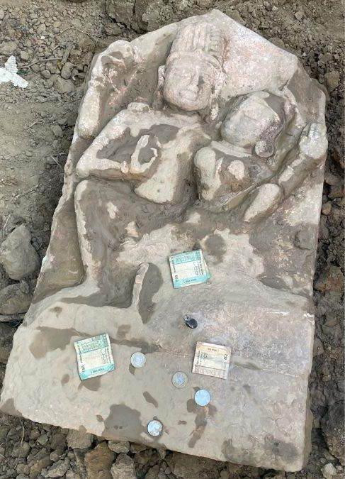 The statue of Uma-Maheshwar made before the Mughal period came out during the digging of the field