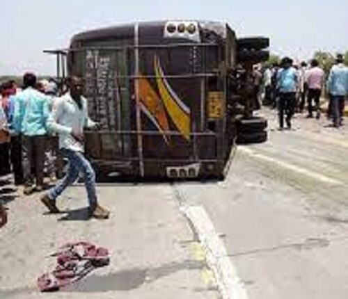 Three people died after the bus going to attend the program overturned uncontrollably