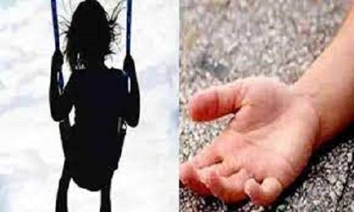 Three people including a teacher died after the car collided with a tree uncontrollably